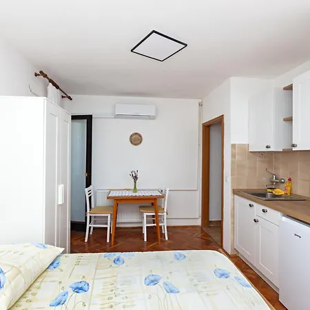 Apartment Apartments With Parking Space Jezera, Murter - 798 Jezera