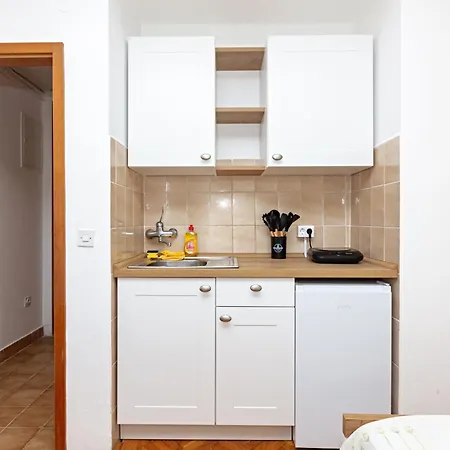 Apartments With A Parking Space Jezera, Murter - 798 * Jezera