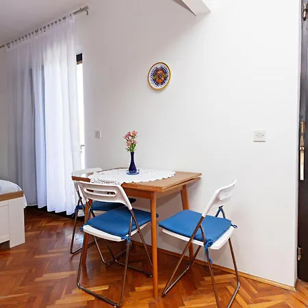 Apartments With Parking Space Jezera, Murter - 798 Jezera