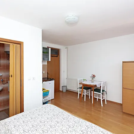 Apartment Apartments With Parking Space Jezera, Murter - 798