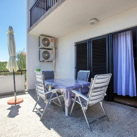 Apartments With Parking Space Jezera, Murter - 798 *