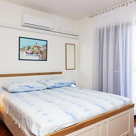 Apartments With Parking Space Jezera, Murter - 798 * Jezera